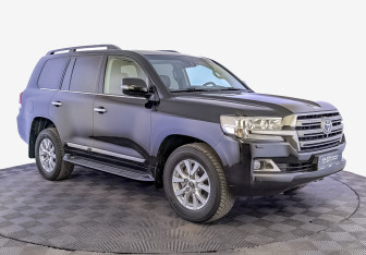 Подержанный автомобиль Toyota Land Cruiser Suv 2016 года (3 фото)