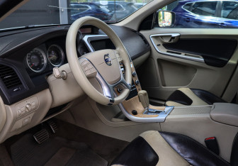 Подержанный автомобиль Volvo XC60 2010 года (12 фото)