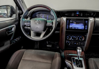 Подержанный автомобиль Toyota Fortuner 2019 года (29 фото)