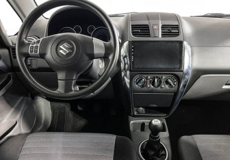 Подержанный автомобиль Suzuki SX4 Hatchback 2014 года (12 фото)