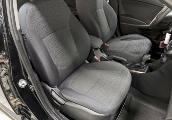 Подержанный автомобиль Hyundai Solaris Hatchback 2015 года (20 фото)