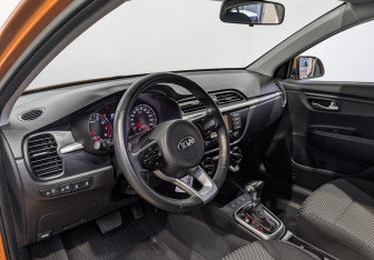 Подержанный автомобиль Kia Rio Hatchback 2019 года (14 фото)