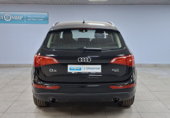 Подержанный автомобиль Audi Q5 2008 года (6 фото)