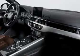 Подержанный автомобиль Audi A4 Sedan 2017 года (9 фото)