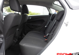 Подержанный автомобиль Ford Fiesta Sedan 2016 года (8 фото)