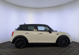 Подержанный автомобиль MINI Hatch 2019 года (4 фото)