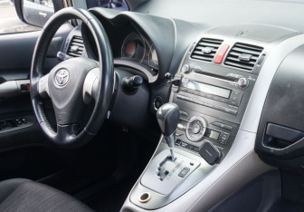 Подержанный автомобиль Toyota Auris Hatchback 2007 года (9 фото)