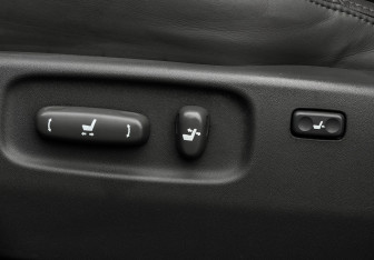 Подержанный автомобиль Toyota Land Cruiser Prado 2004 года (17 фото)