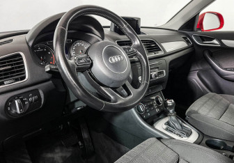 Подержанный автомобиль Audi Q3 2015 года (13 фото)
