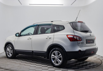 Подержанный автомобиль Nissan Qashqai+2 2012 года (3 фото)