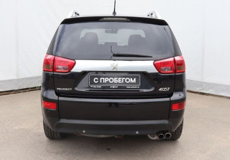 Подержанный автомобиль Peugeot 4007 2010 года (5 фото)