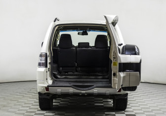 Подержанный автомобиль Mitsubishi Pajero 2014 года (19 фото)