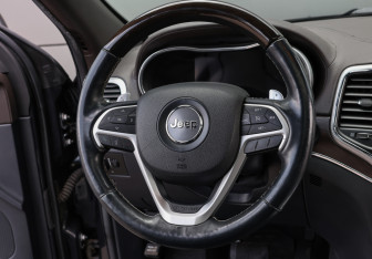 Подержанный автомобиль Jeep Grand Cherokee 2014 года (17 фото)