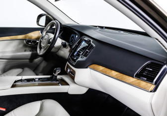 Подержанный автомобиль Volvo XC90 2017 года (9 фото)