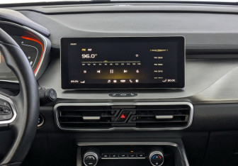 Подержанный автомобиль Geely Coolray 2023 года (15 фото)