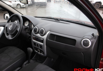 Подержанный автомобиль Renault Sandero 2011 года (7 фото)