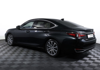Подержанный автомобиль Lexus ES 2020 года (7 фото)