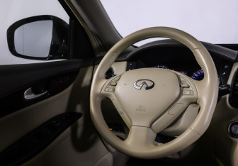 Подержанный автомобиль Infiniti EX 2012 года (13 фото)