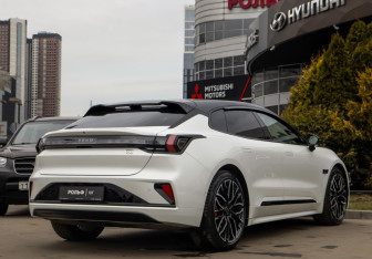 Подержанный автомобиль Zeekr 001 2024 года (4 фото)