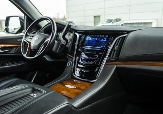 Подержанный автомобиль Cadillac Escalade Suv 2017 года (9 фото)