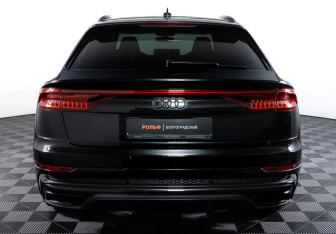 Подержанный автомобиль Audi Q8 2022 года (6 фото)