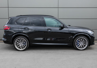 Подержанный автомобиль BMW X5 M 2021 года (4 фото)