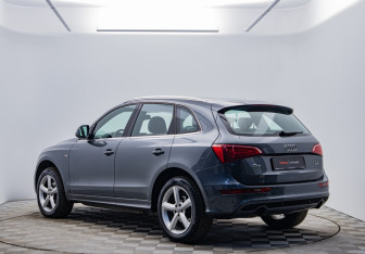 Подержанный автомобиль Audi Q5 2009 года (7 фото)