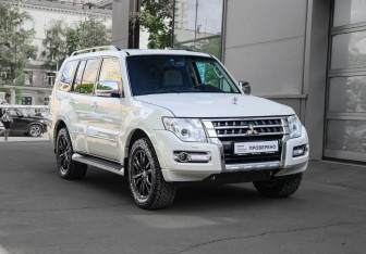 Подержанный автомобиль Mitsubishi Pajero 2019 года (3 фото)