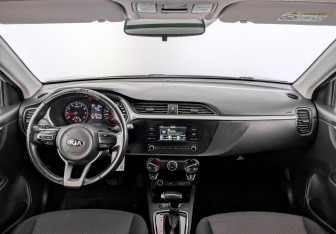 Подержанный автомобиль Kia Rio Hatchback 2021 года (14 фото)