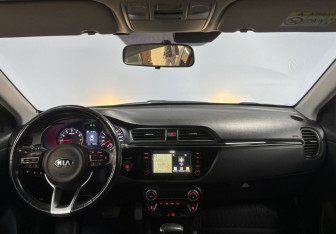 Подержанный автомобиль Kia Rio Sedan 2019 года (12 фото)