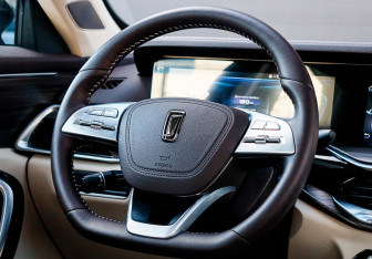 Подержанный автомобиль FAW Bestune T77 2023 года (22 фото)