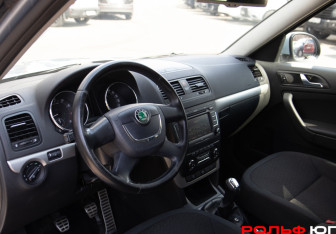 Подержанный автомобиль Skoda Yeti 2010 года (10 фото)