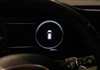 Подержанный автомобиль Kia Carnival 2020 года (31 фото)