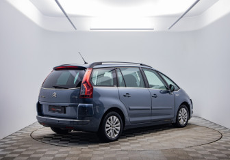 Подержанный автомобиль Citroen C4 Picasso 2008 года (5 фото)