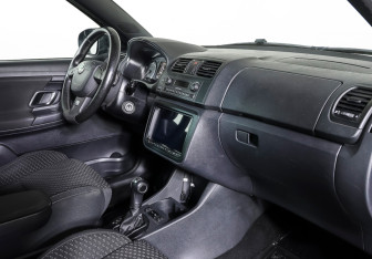 Подержанный автомобиль Skoda Fabia RS Hatchback 2011 года (11 фото)