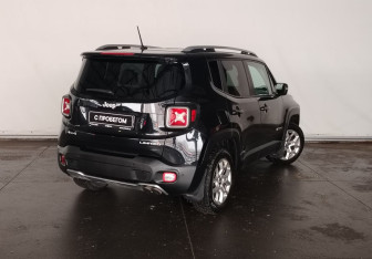 Подержанный автомобиль Jeep Renegade 2015 года (6 фото)