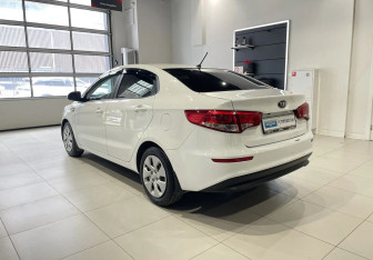Подержанный автомобиль Kia Rio Sedan 2015 года (6 фото)