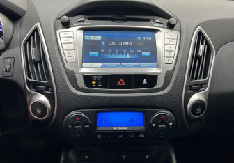 Подержанный автомобиль Hyundai ix35 2012 года (17 фото)