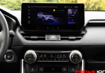 Подержанный автомобиль Toyota RAV4 2024 года (19 фото)