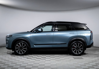 Подержанный автомобиль Jaecoo J7 2024 года (8 фото)