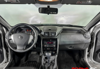 Подержанный автомобиль Nissan Terrano 2015 года (12 фото)