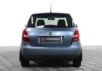 Подержанный автомобиль Skoda Fabia Hatchback 2011 года (6 фото)
