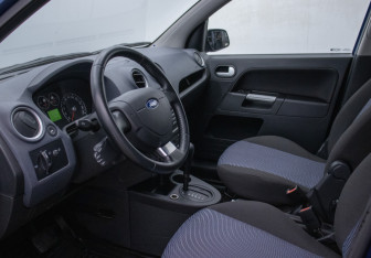 Подержанный автомобиль Ford Fusion 2008 года (10 фото)