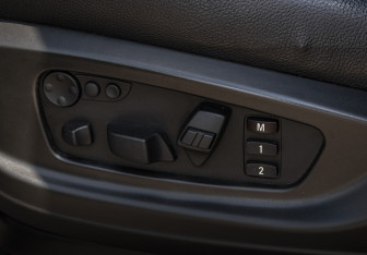Подержанный автомобиль BMW X5 2011 года (17 фото)