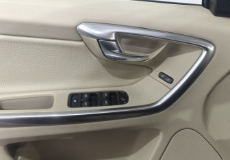 Подержанный автомобиль Volvo XC60 2012 года (17 фото)