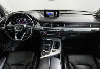 Подержанный автомобиль Audi Q7 2017 года (12 фото)