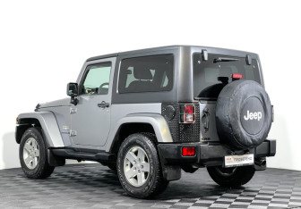 Подержанный автомобиль Jeep Wrangler 2013 года (7 фото)