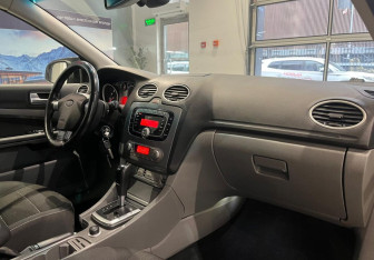Подержанный автомобиль Ford Focus Sedan 2011 года (13 фото)