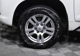 Подержанный автомобиль Toyota Land Cruiser Prado 2012 года (8 фото)
