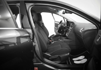 Подержанный автомобиль Citroen C4 Hatchback 2013 года (6 фото)